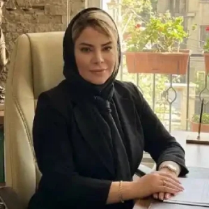 آذر عزیزی